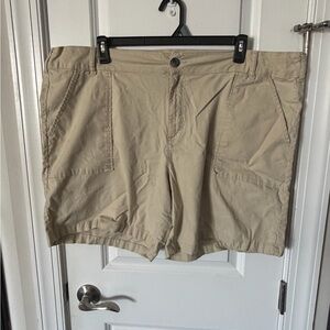 Women’s Plus, Lee Khaki Pocketed Shorts, 24W